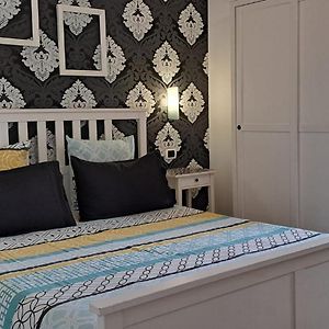 Zimmer mit Kingsize-Bett